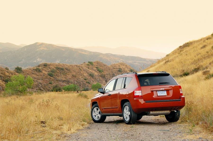  Jeep Compass Sport 4x2 2008 года  (фото 22 из 33)